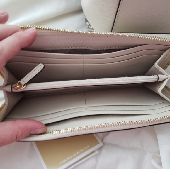 Michael Kors sutton satchel w/ jet set travel wall - Picture 6 of 6